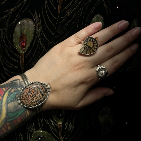 Vintage Ammonite Amber Echo of the Dreamer Sterling Silver Ring - Picture 2 of 13